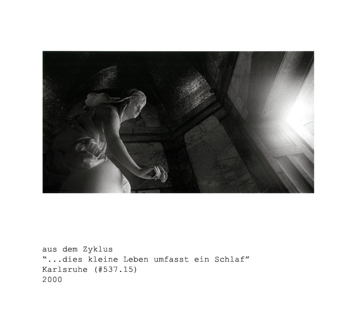 Fotografie von Uwe Klos aus dem Zyklus: ...dies kleine Leben umfasst ein Schlaf: Karlsruhe